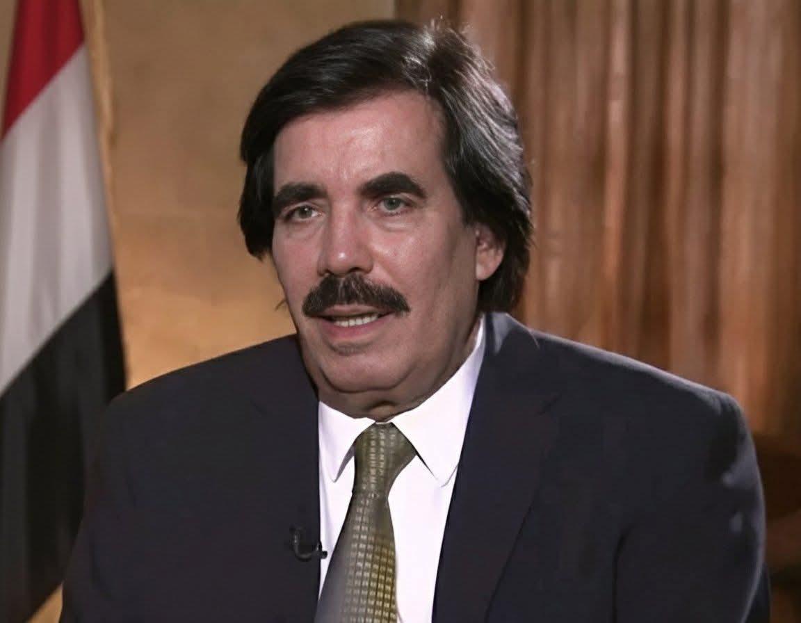 الشيخ حميد بن عبدالله الأحمر يعزي في وفاة المناضل الكبير الأستاذ علي سالم البيض