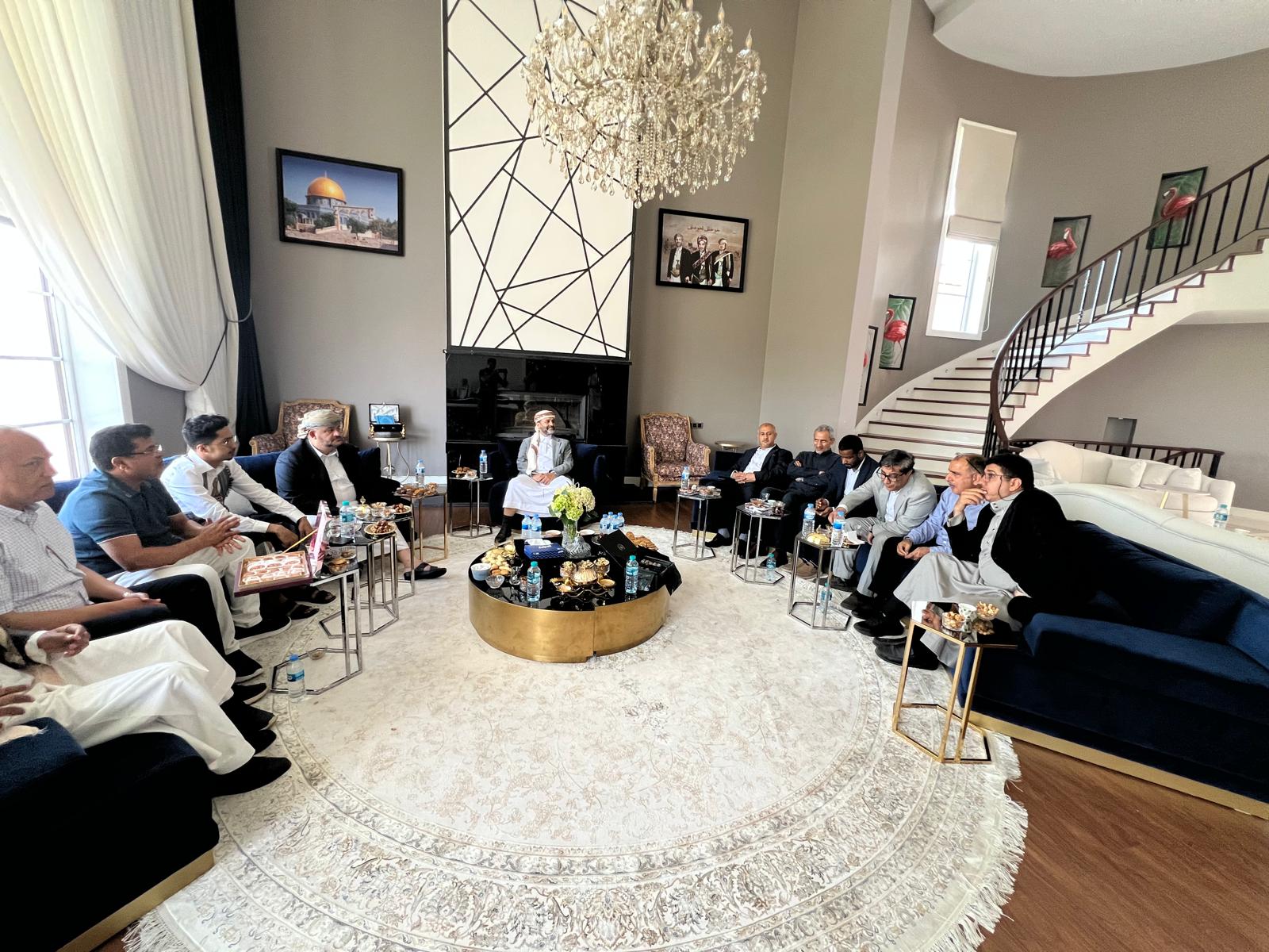 الشيخ حميد الأحمر يستقبل المهنئين بمناسبة عيد الأضحى المبارك