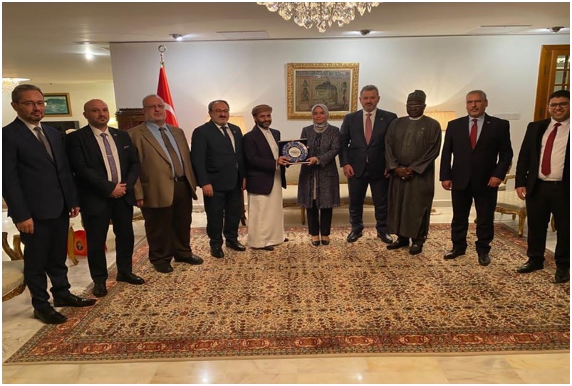 الشيخ حميد الأحمر يلتقي بالسفيرة التركية في الكويت