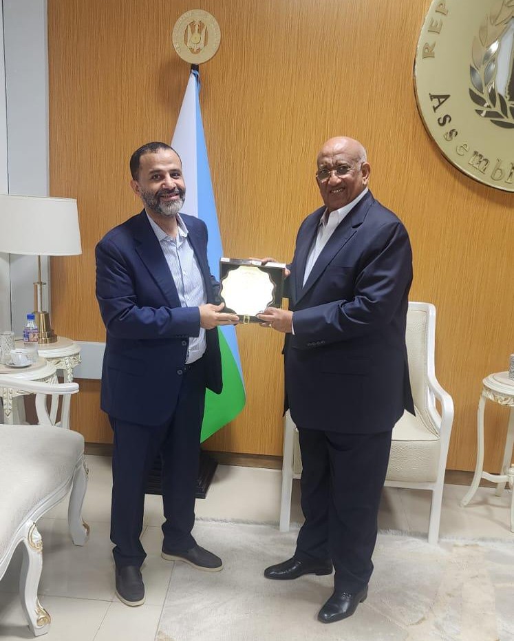 الشيخ حميد الأحمر يلتقي رئيس مجلس النواب الجيبوتي ويشيد بمواقف بلاده الداعمة لفلسطين والشرعية اليمنية