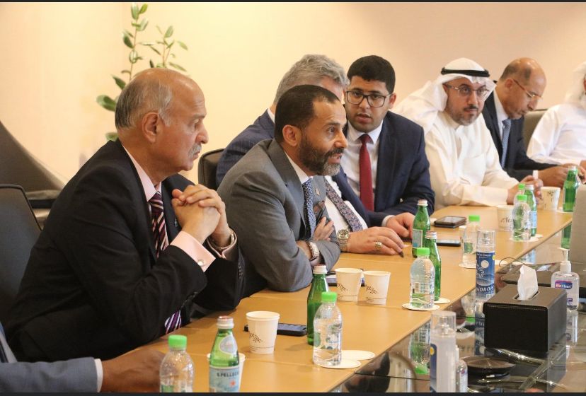 وفد رابطة برلمانيون لأجل القدس، برئاسة الشيخ حميد بن عبدالله الأحمر، يعقد اجتماعًا مع إدارة قناة الجزيرة الإخبارية في دولة قطر