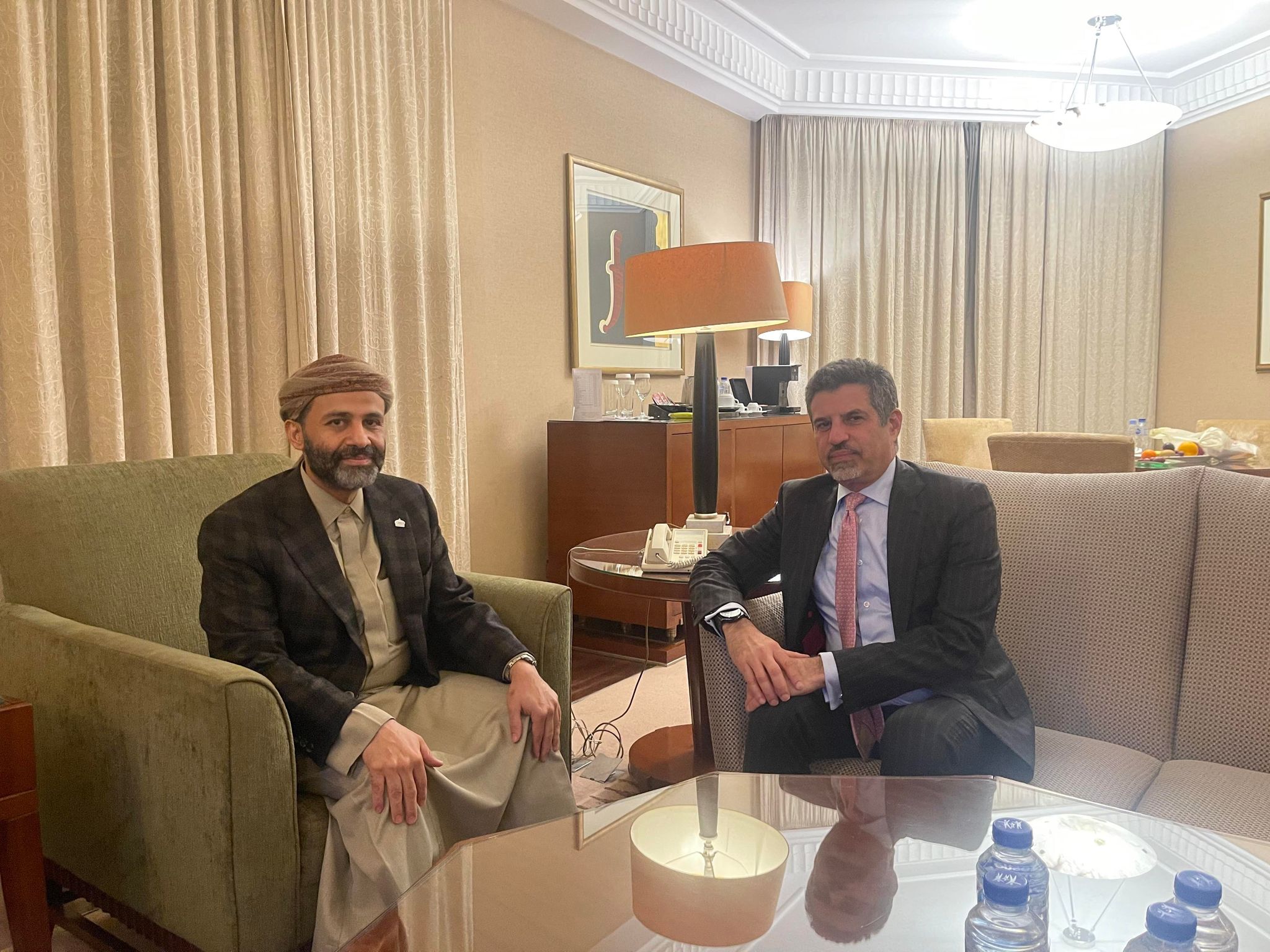 الشيخ/ حميد بن عبد الله الأحمر يستقبل سعادة سفير الولايات المتحدة لدى اليمن ستيفن فاجن